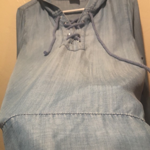 Zenergy by Chico’s comfortable denim look top. Size 1/size M - Picture 3 of 6